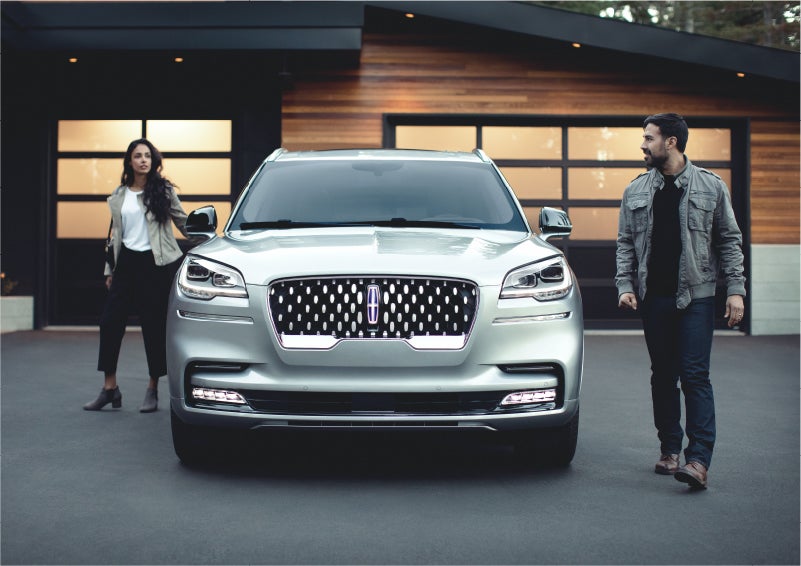 The sparkling grille of the 2023 Lincoln Aviator® Grand Touring model | Gary Yeomans Lincoln Ocala in Ocala FL
