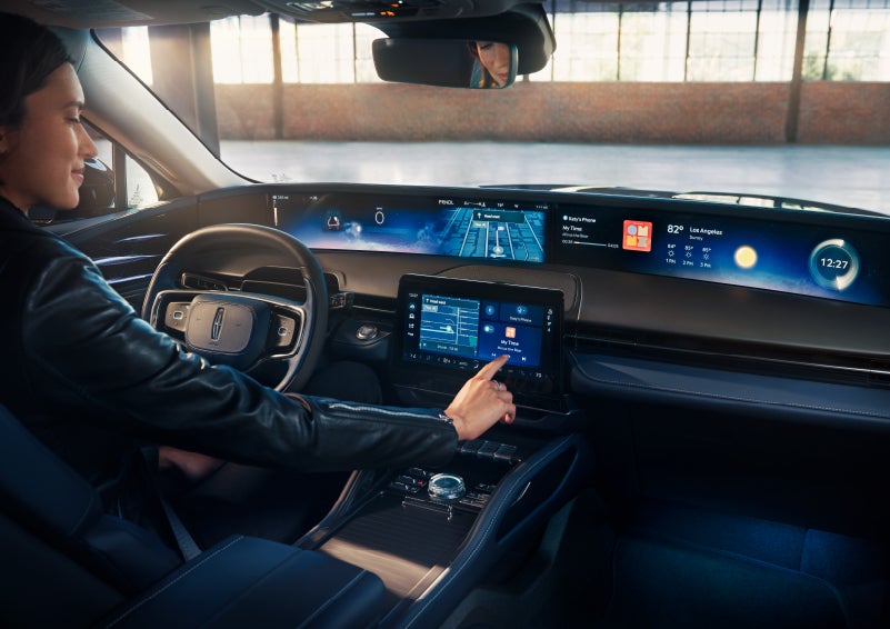 The driver of a 2024 Lincoln Nautilus® SUV interacts with the center touchscreen. | Gary Yeomans Lincoln Ocala in Ocala FL